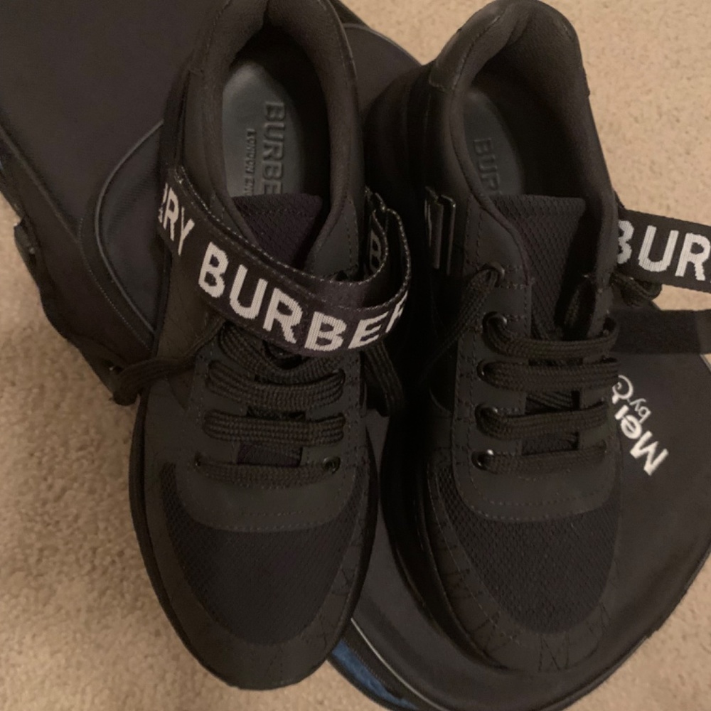 Burberry men’s stylish sneakers Euro size 40 - Picture 8 of 9